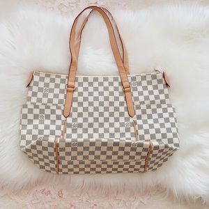 Fashionable tote bag!